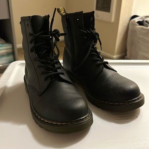 COPY Dr. Martens BIG KIDS size 6 US size 38 EU size 7.5 women’s